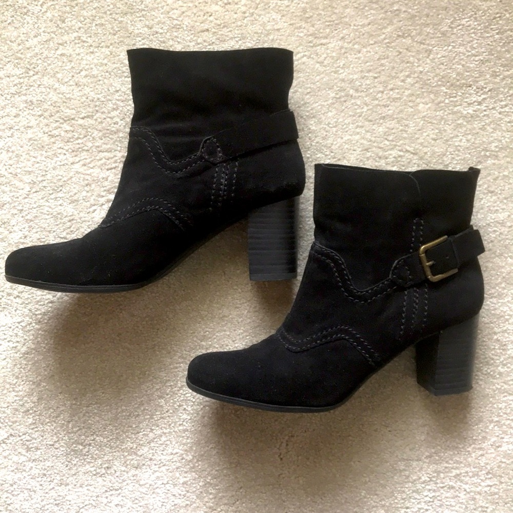 Cute Nine West black suede booties